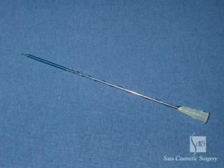 糸はコイル状に針に巻いてあります