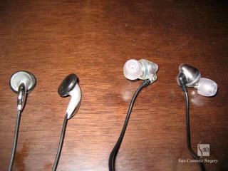 右が今まで使っていたイヤホン左がＥ２Ｃ