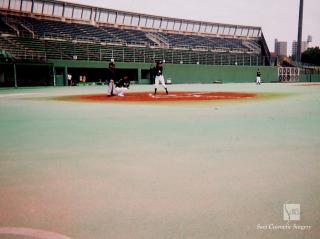 ガラガラの観客席