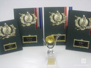 MVPトロフィーと楯