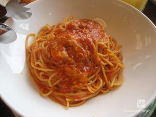 トマトとにんにくのパスタ