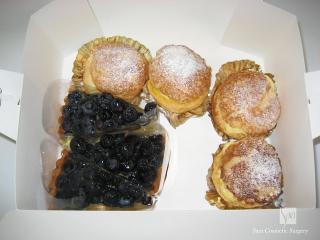 黐の木のケーキとシュークリーム