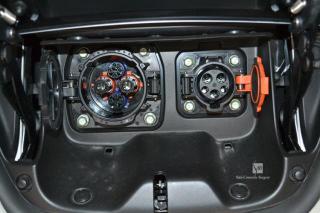 日産リーフ充電ポート